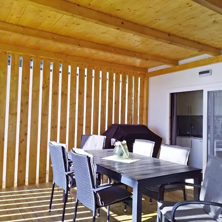 Appartamento First Row To The Sea Mobilehome Drage